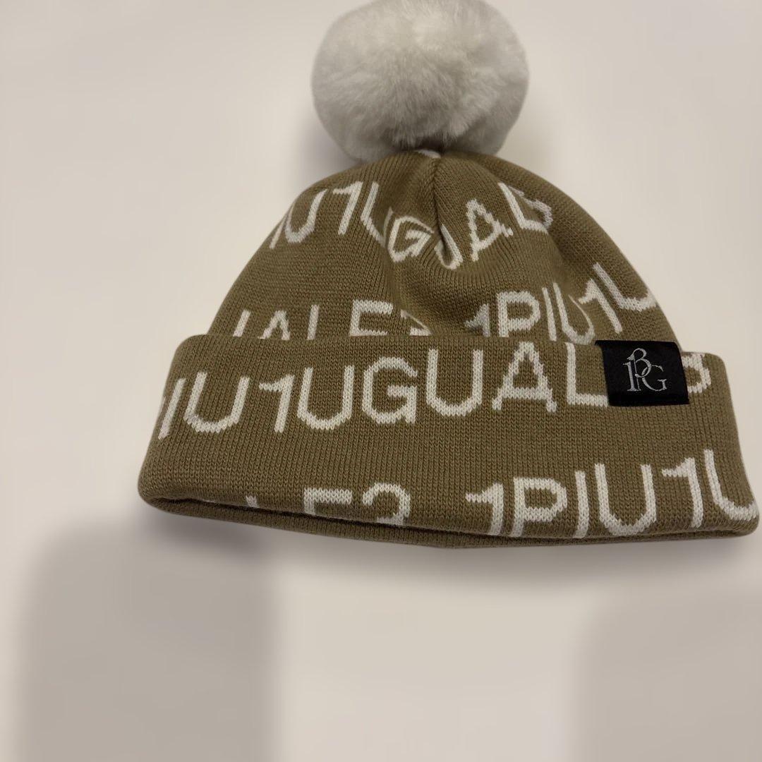 1PIU1UGUALE3ウノピゥウノウグァーレトレ ニットキャップ　フリーサイズ