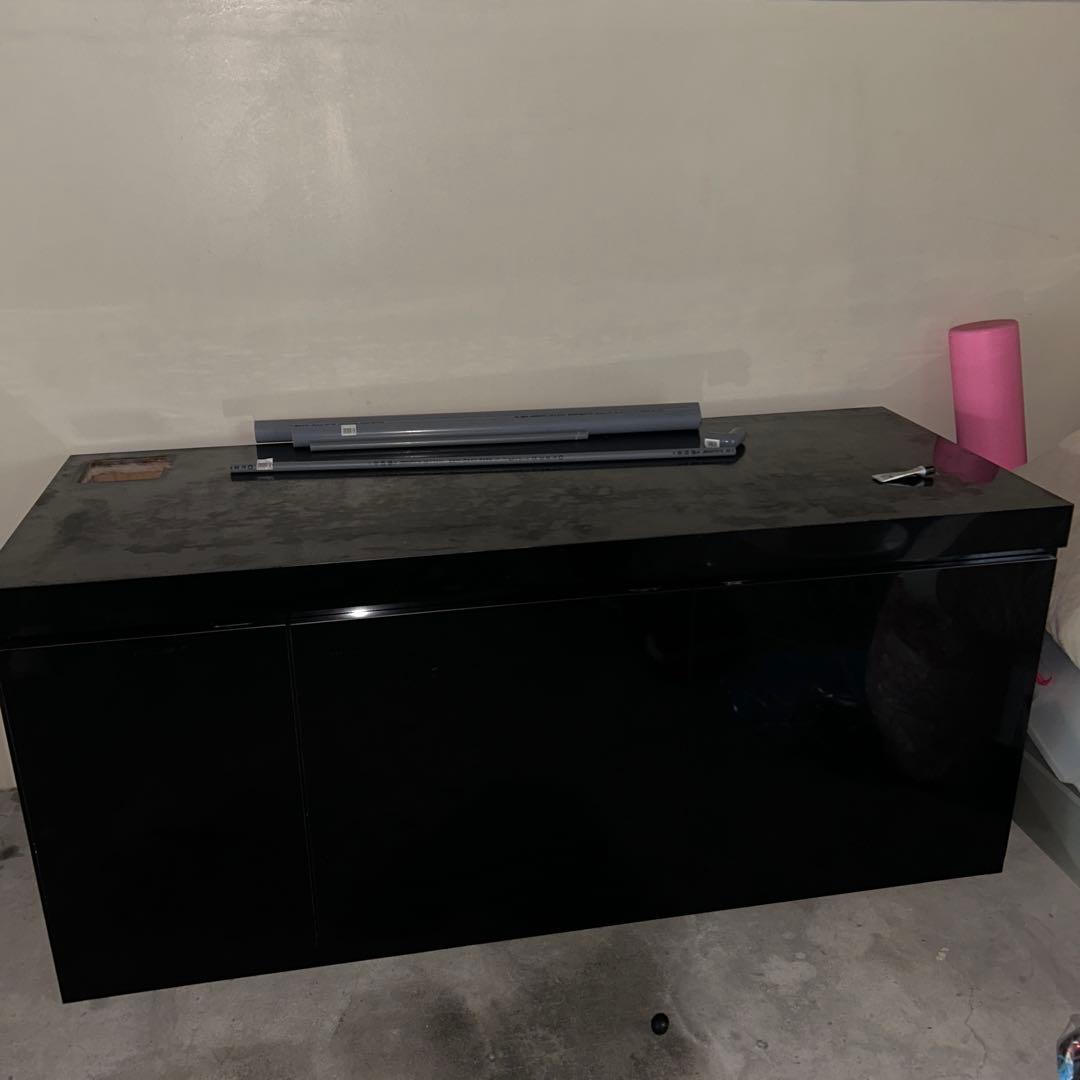 黒のキャビネット型水槽台　1800.700.800
