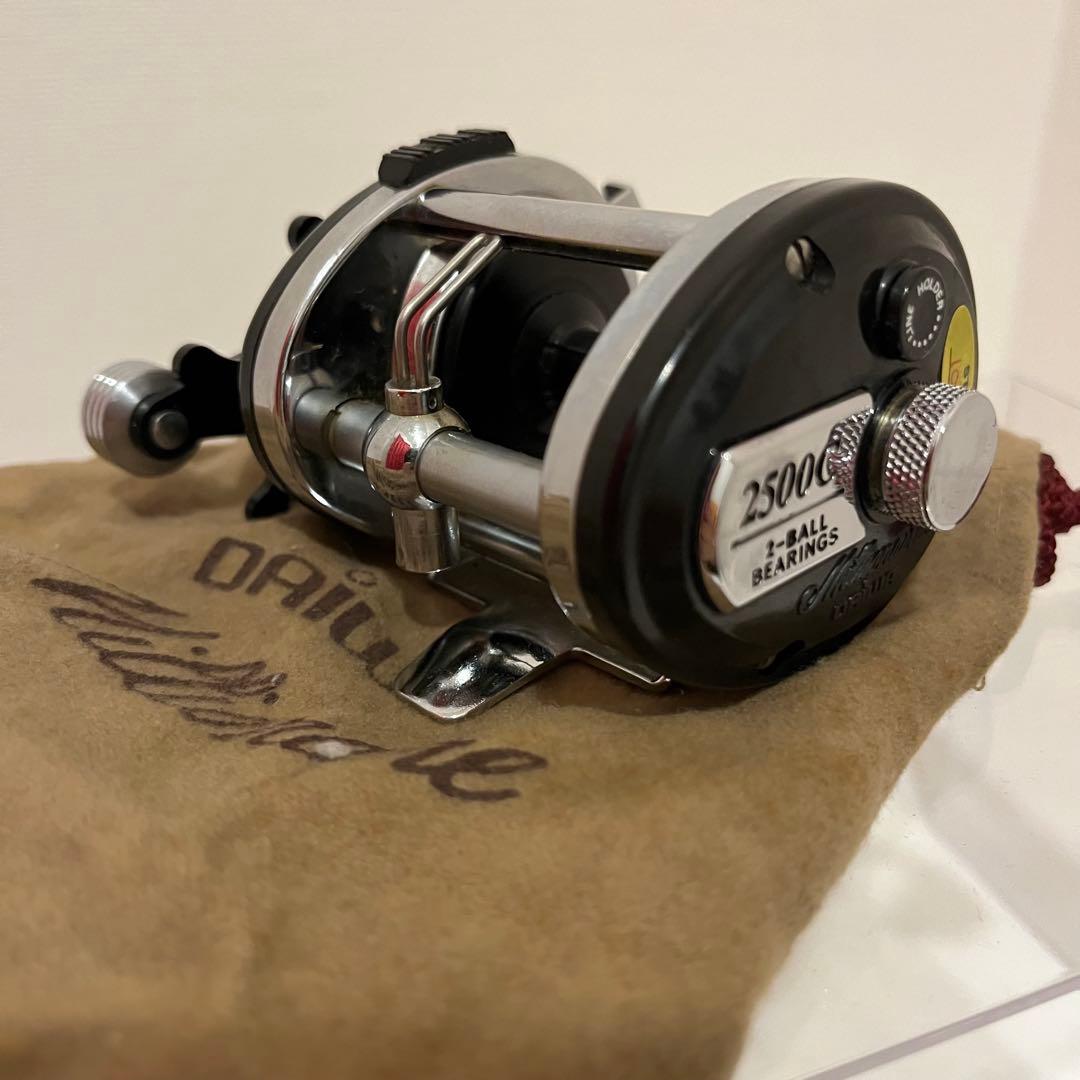 ダイワ ミリオネア 2500C オールド　ベイト　リール
