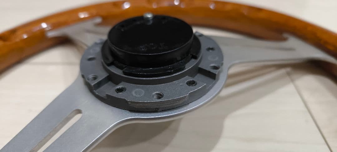 ステアリング　ポール・リカール　ナルディホーンボタン付き！　中古品