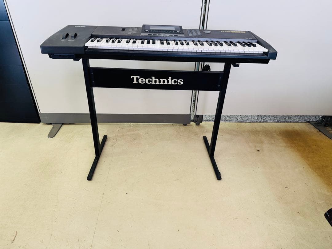 ヤマハ QS300 シンセサイザー 中古品 レトロ 電化製品 音楽 編集