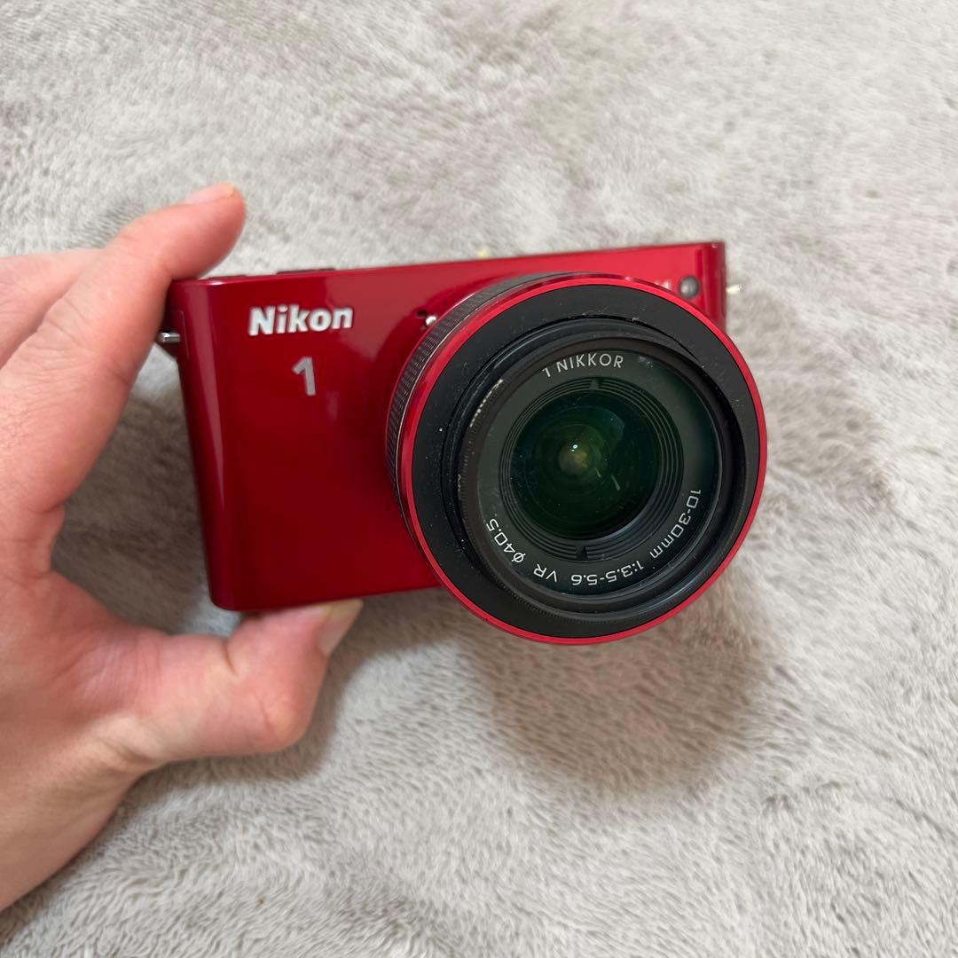 【美品】Nikon 1 J1 レッド 10-30mm レンズ付き