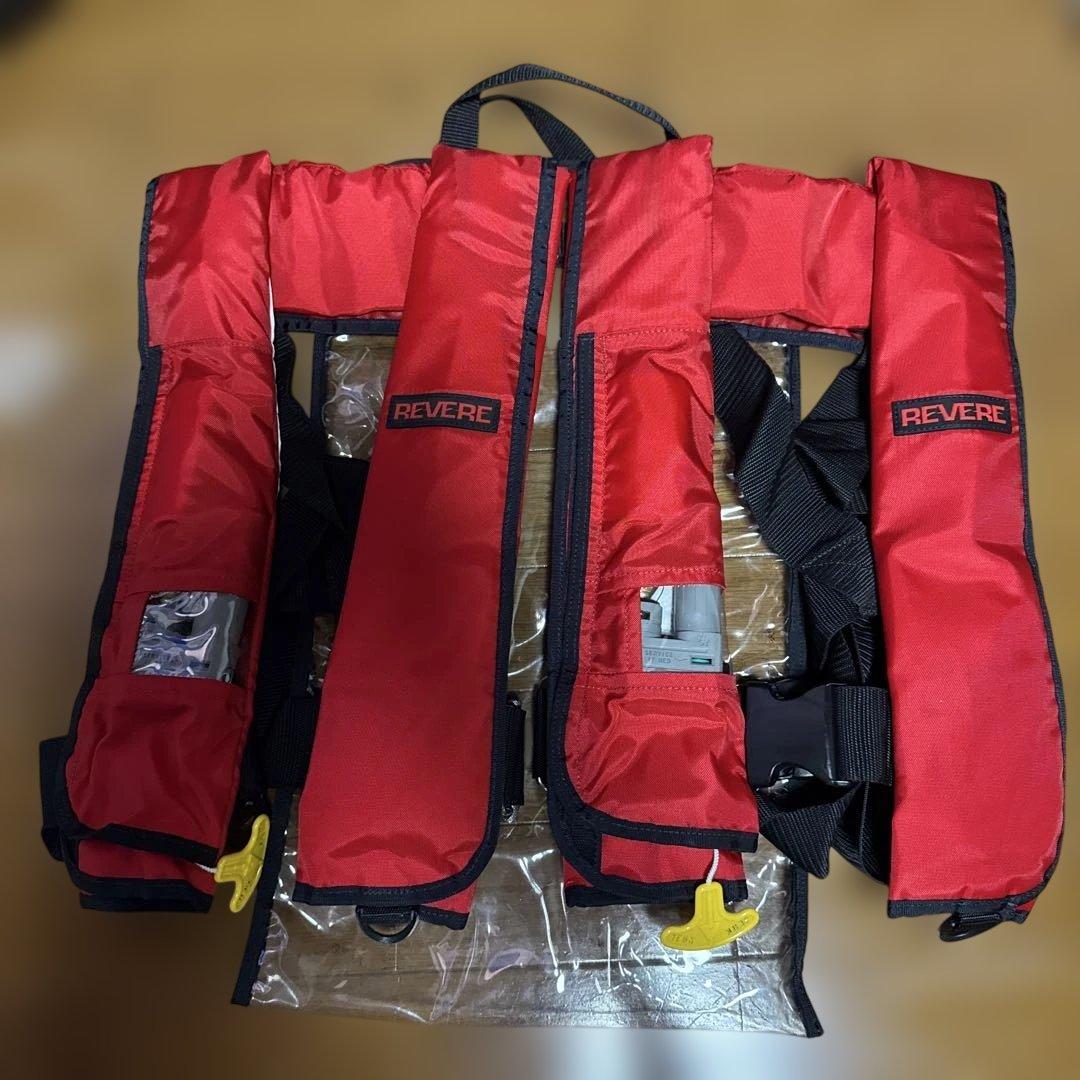 激レア　REVERE 自動膨張　ライフジャケット レッド　2着セット