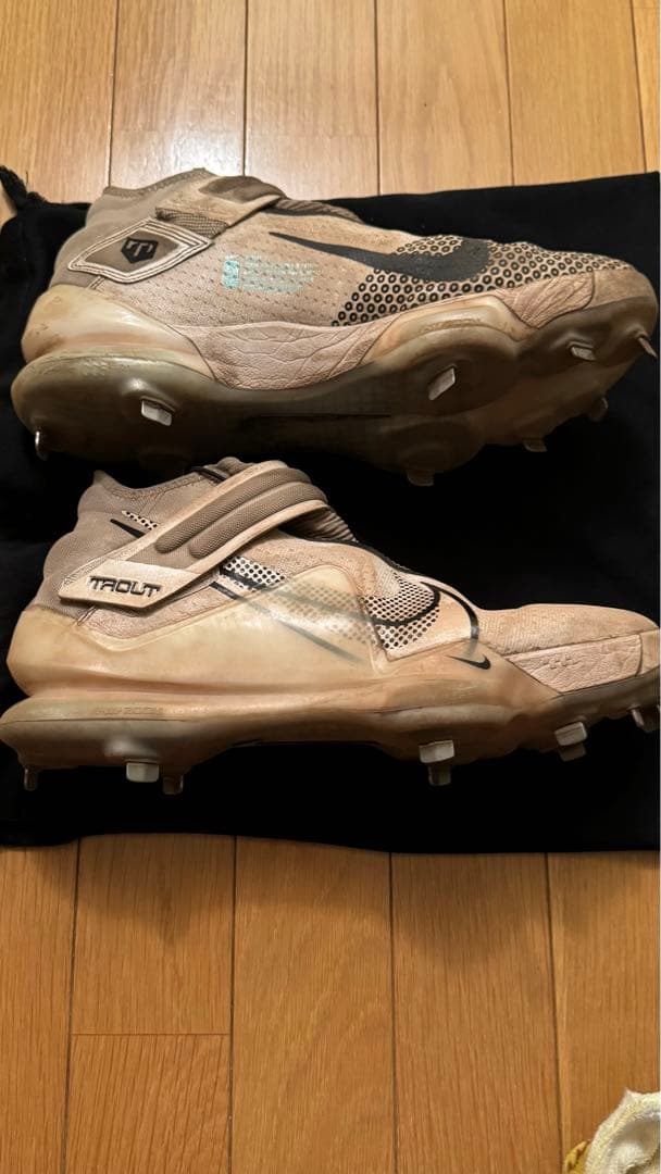 NIKE 野球スパイク　TROUT