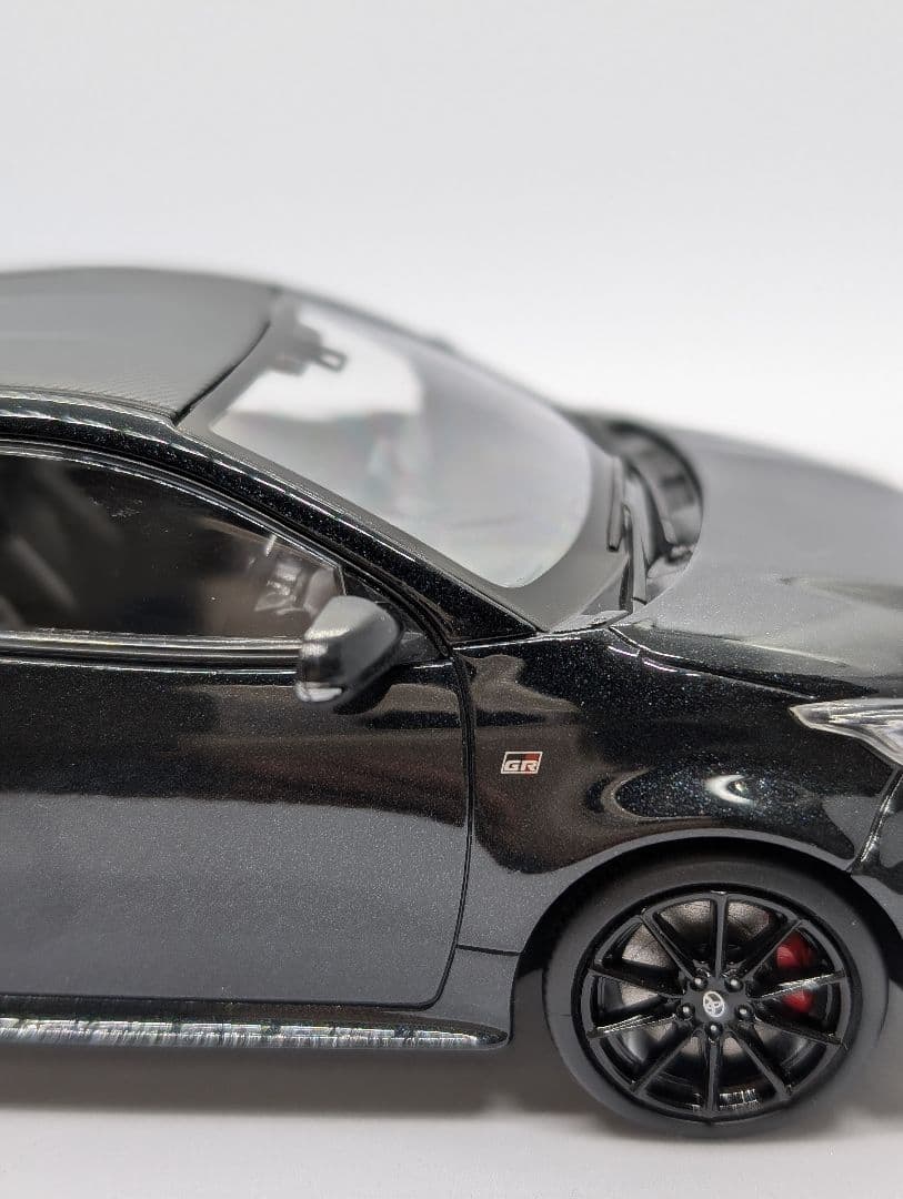 トヨタ GRヤリス プレシャスブラックパール カラーサンプル