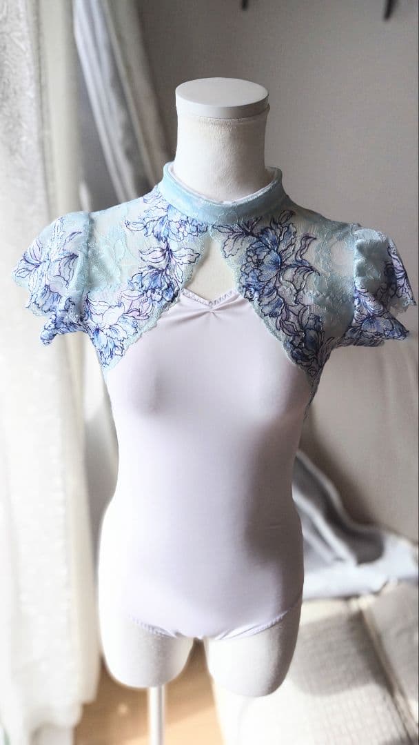 再販)Ｓ～Ｍ／華やかな青い花が浮かび上がるサックスブルーと白娘役ドレスレオタード