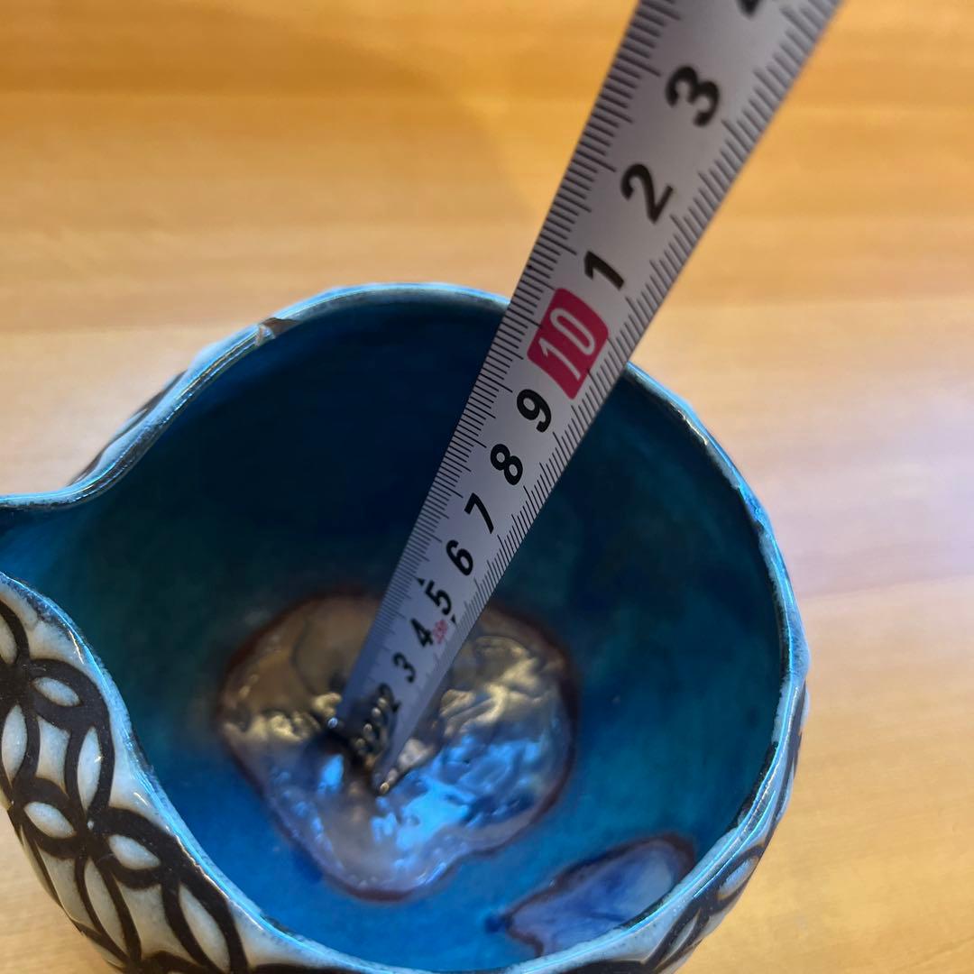黒い模様の青い内側の陶器酒器片口京都