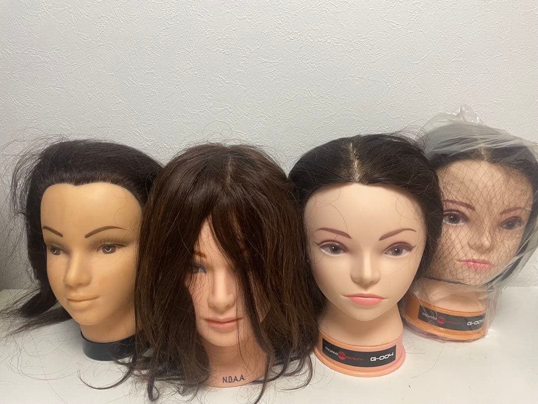 新品カット用ウィッグ4体