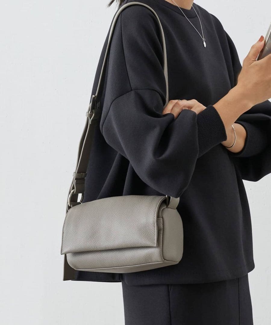 BEARDSLEYビアズリー レザー ボディバッグ ショルダーバッグトープ