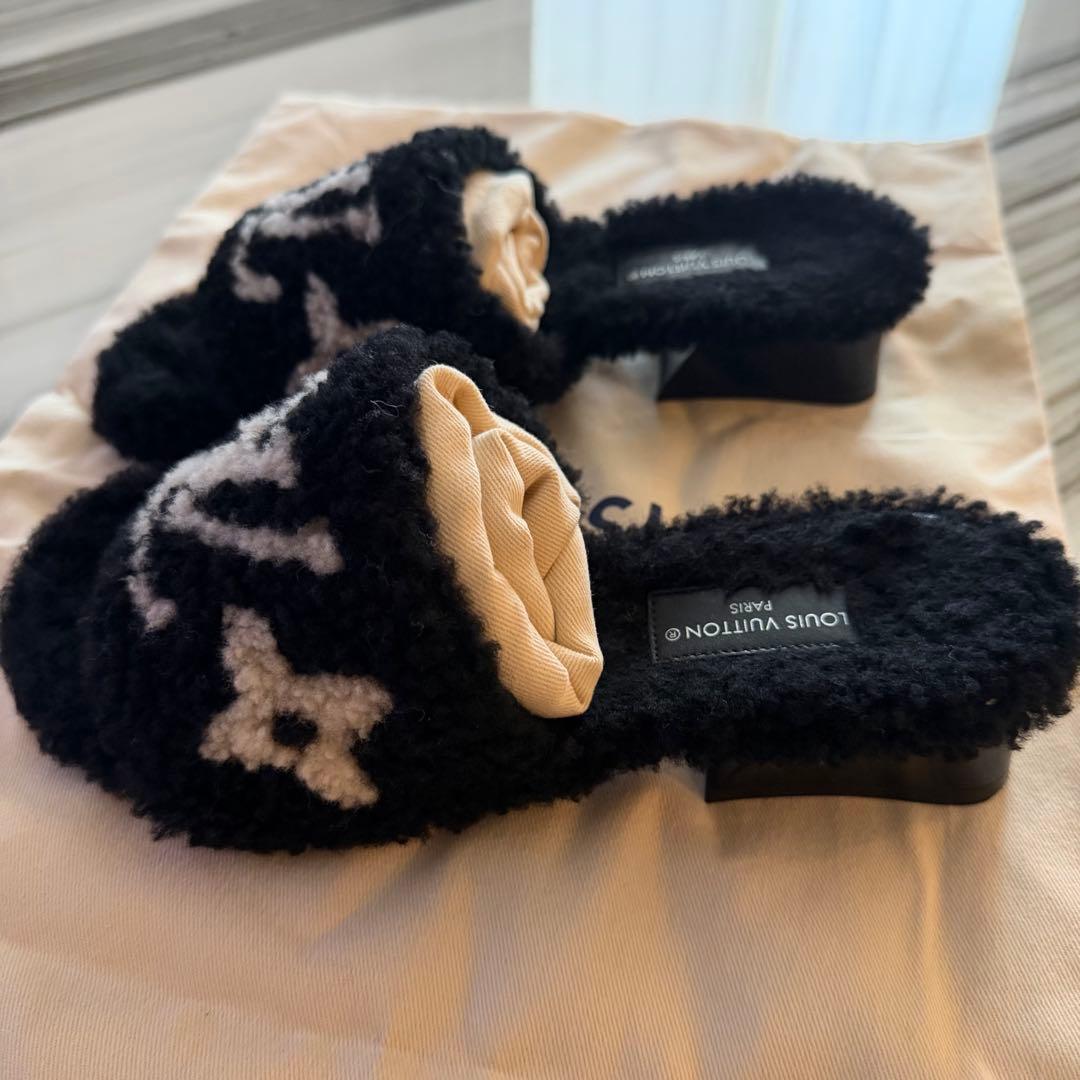 Louis Vuitton ファーサンダル ブラック・ホワイト　パセオライン