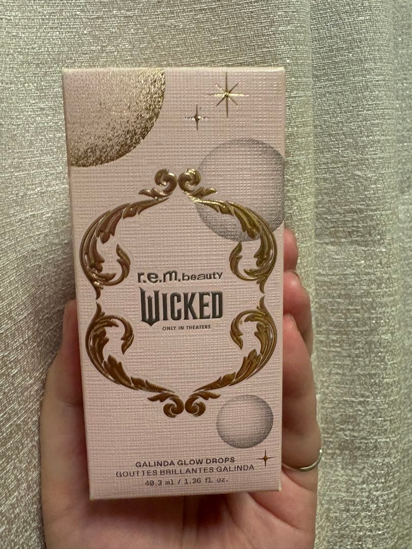 化粧下地 r.e.m. beauty WICKED Galinda Glow Drops