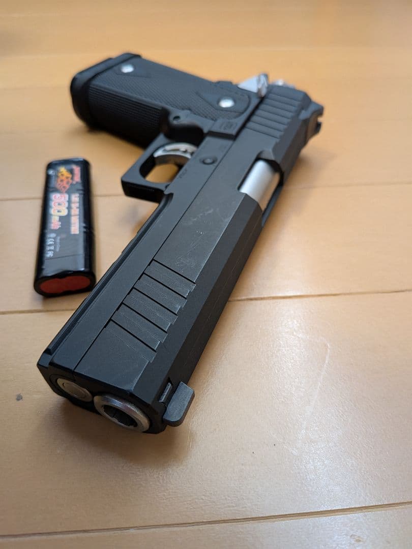 東京マルイ HI-CAPA E 電動ガン　バッテリー付