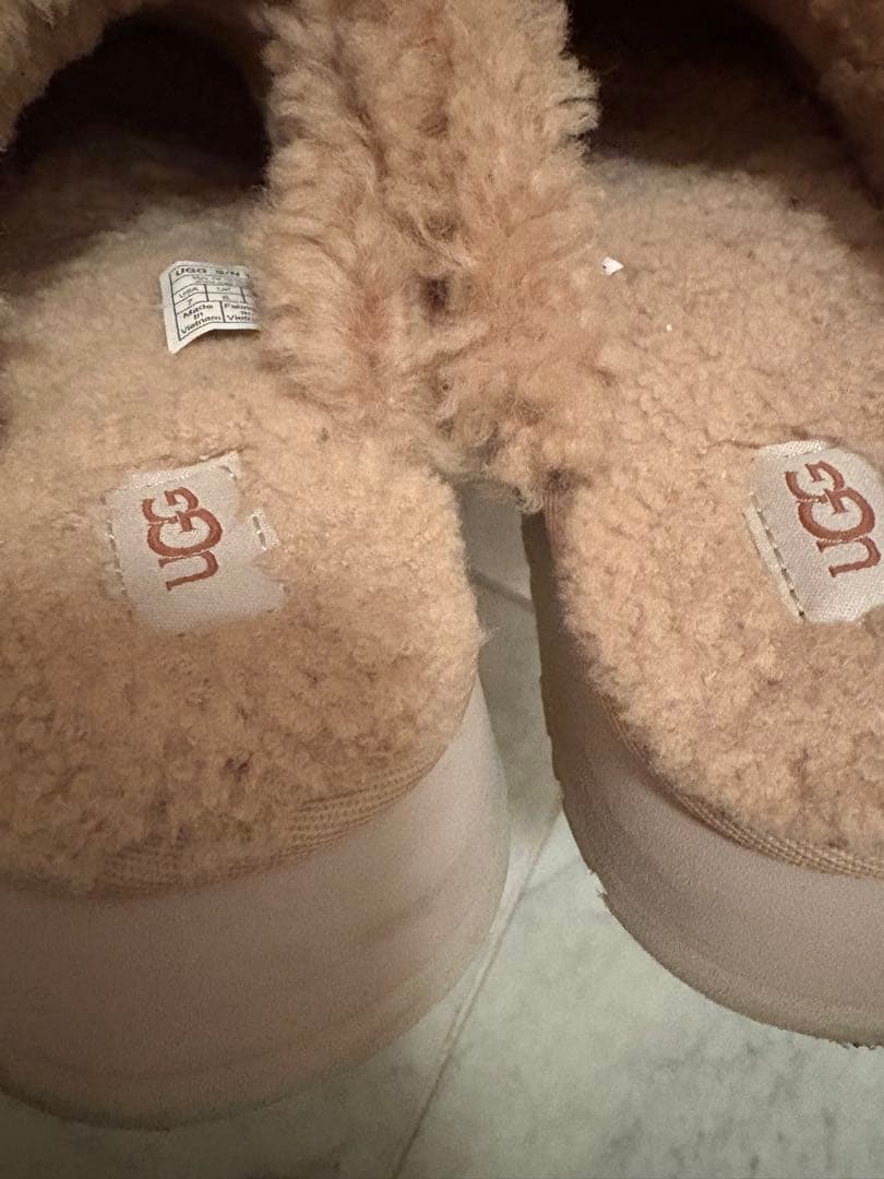 UGG ベージュ ファー サンダル