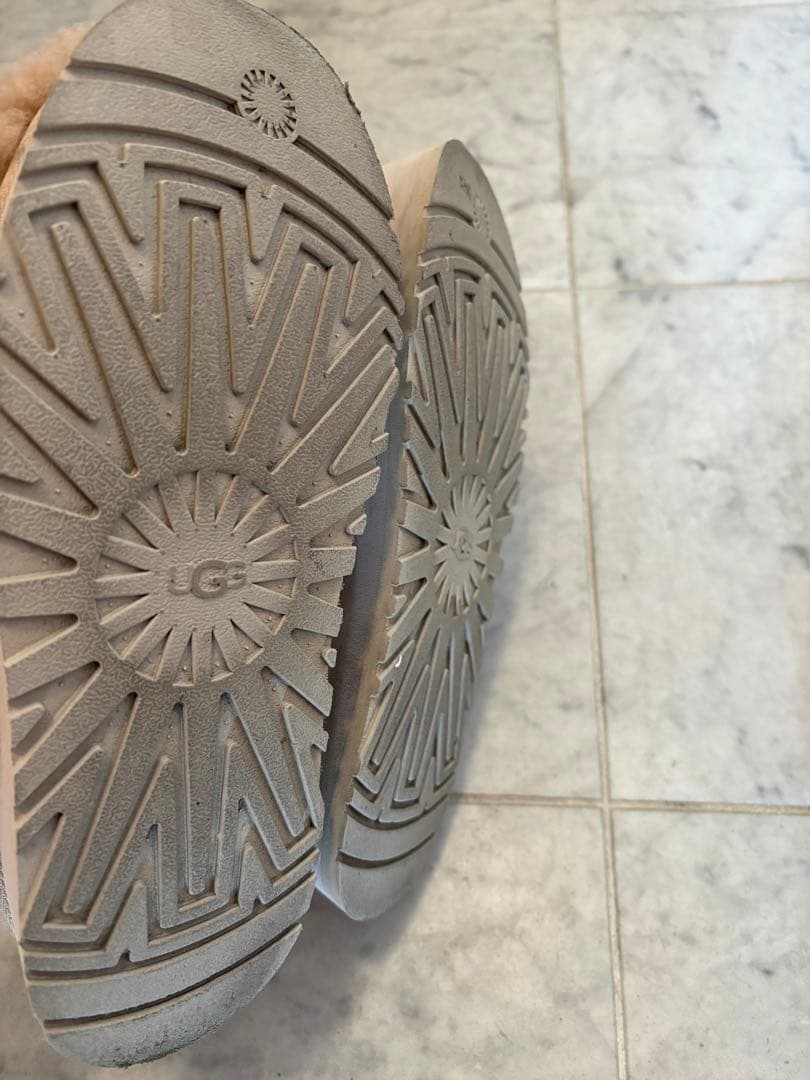 UGG ベージュ ファー サンダル