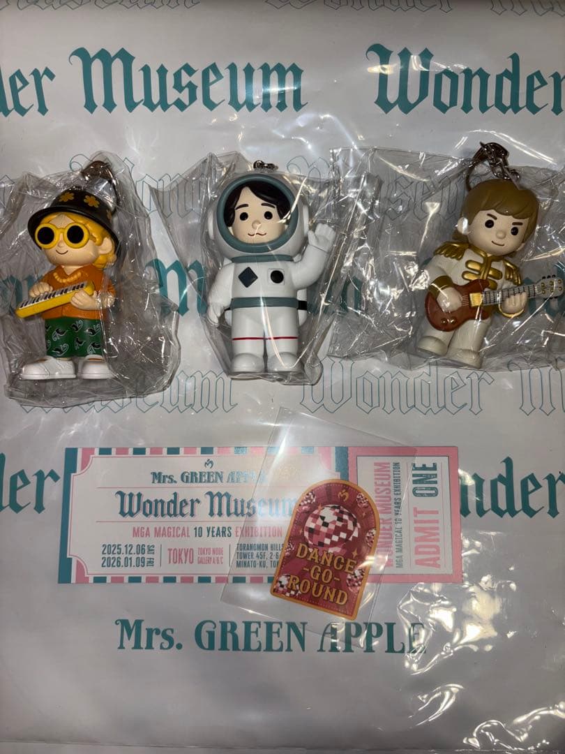 ミセス　ワンダーミュージアム　キーホルダー　ステッカー　ショッパー