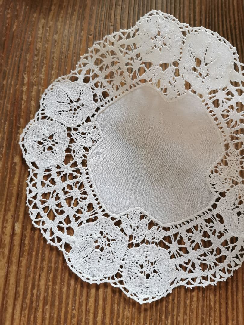アンティーク 朝顔のボビンレース 十字架リネンドイリー イタリー? アメリカ購入