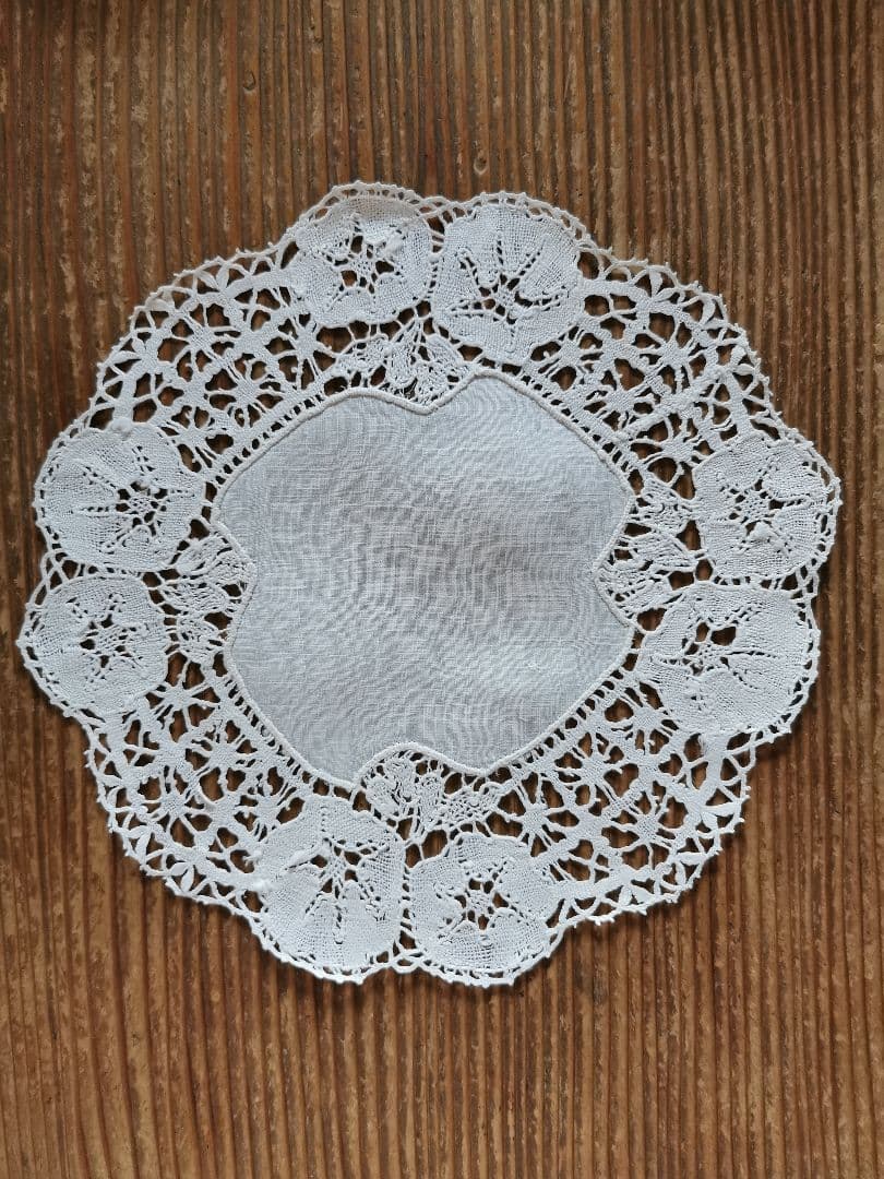 アンティーク 朝顔のボビンレース 十字架リネンドイリー イタリー? アメリカ購入