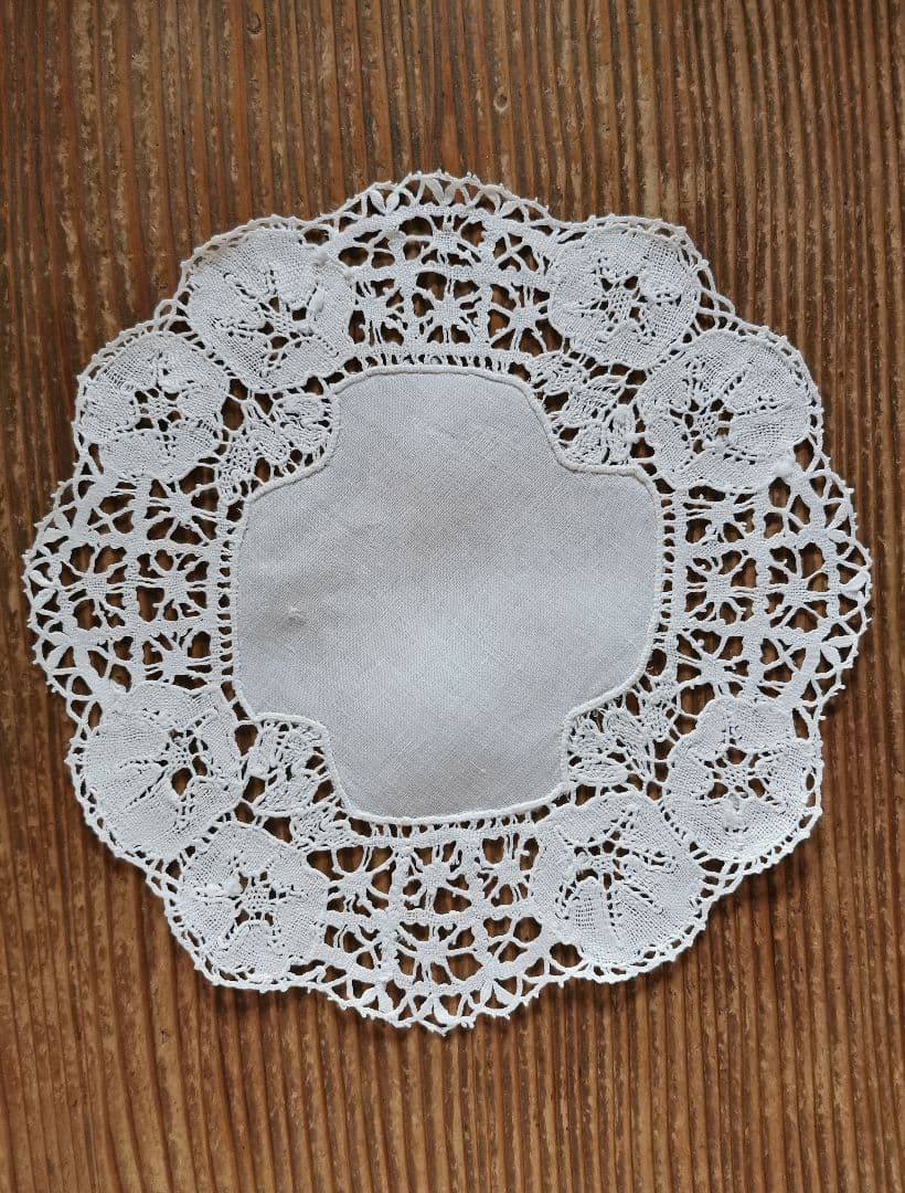 アンティーク 朝顔のボビンレース 十字架リネンドイリー イタリー? アメリカ購入