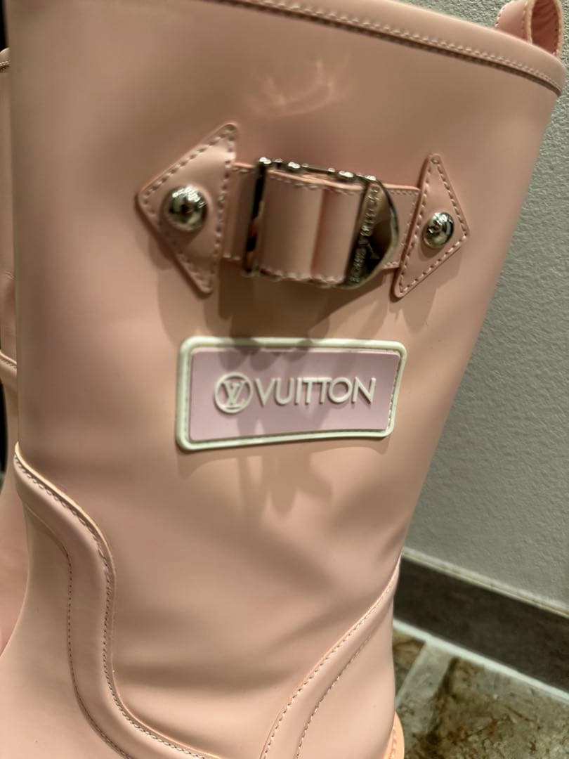 Louis Vuitton ピンク レインブーツ