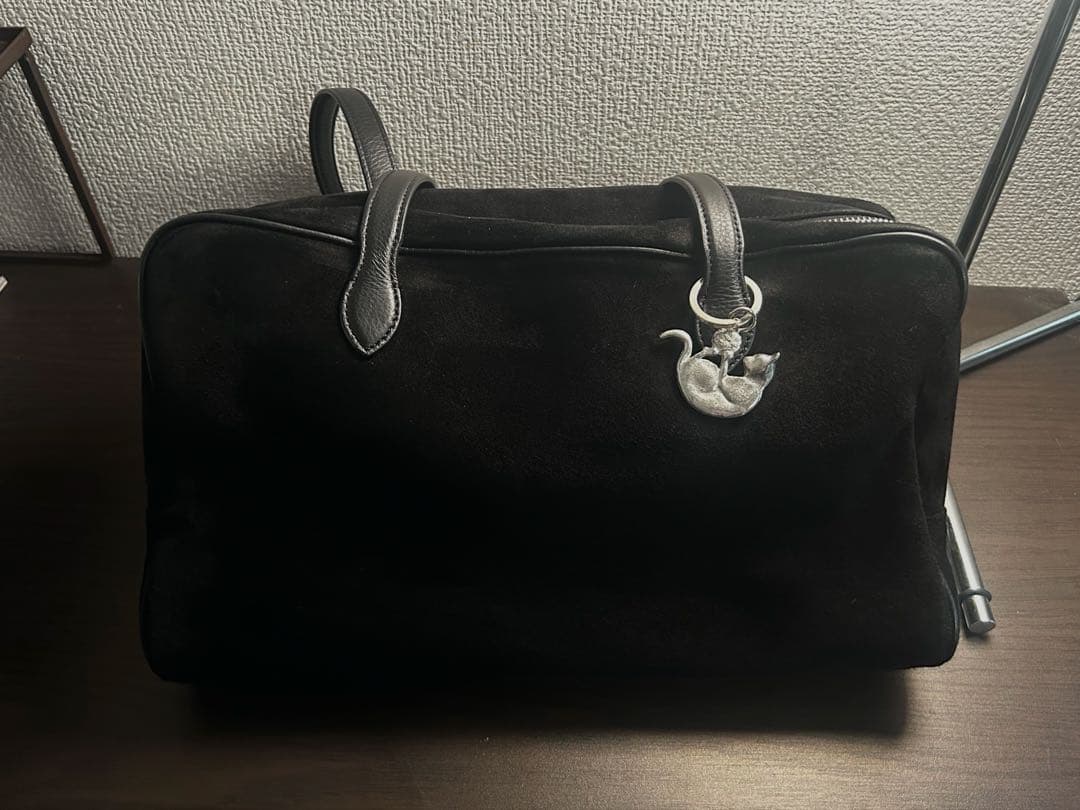 TOUT Y EST スエードブラック ハンドバッグ