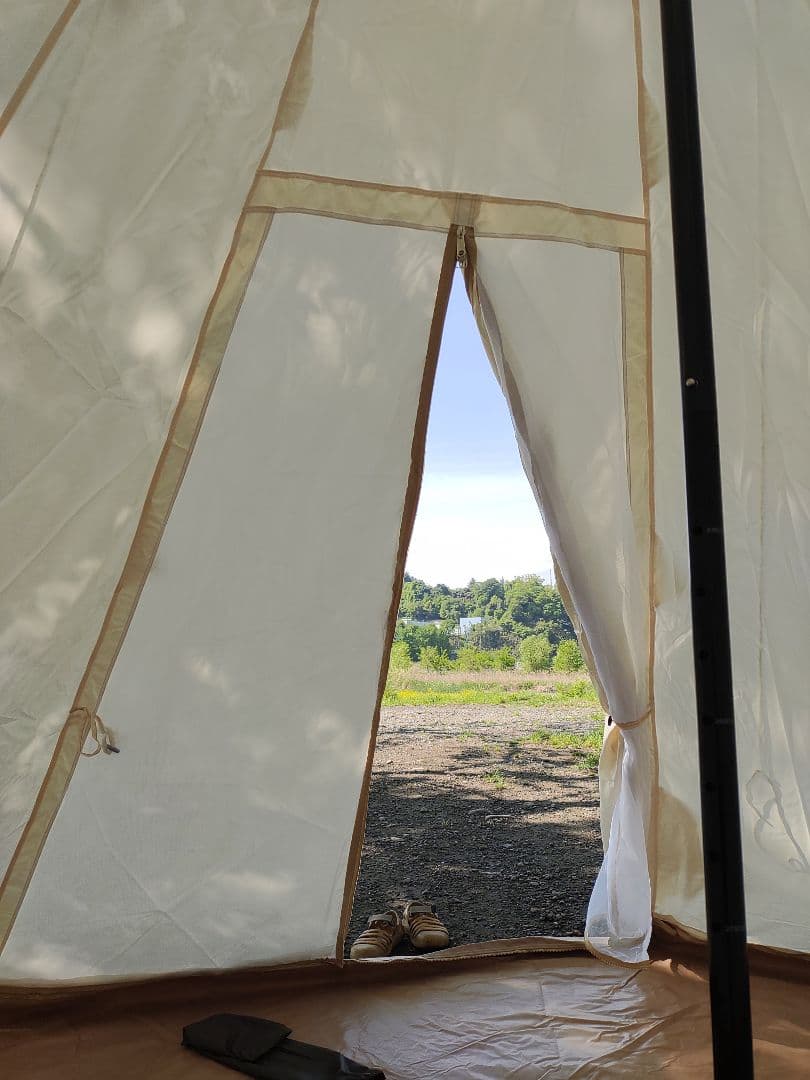 高さ3ｍで直径4ｍの化繊ワンポールテント