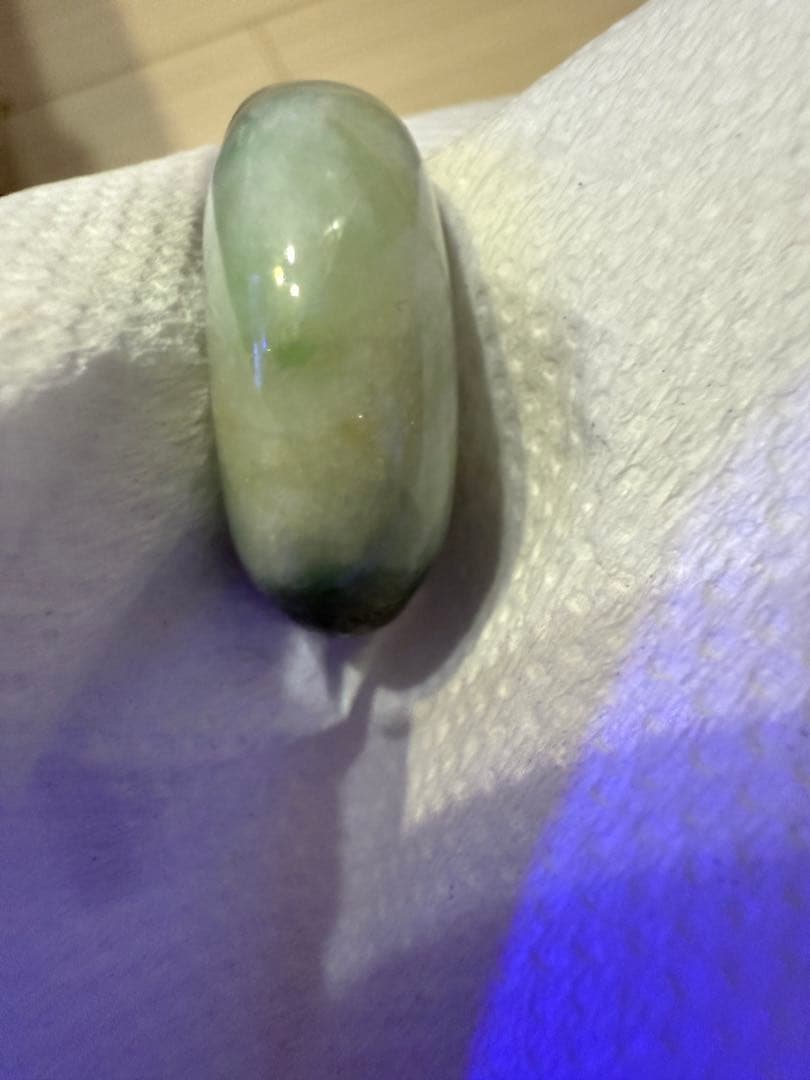 糸魚川産‼️ 濃緑色翡翠勾玉の最高峰‼️ 圧砕勾玉‼️高級‼️11.2g‼️破格出品‼️
