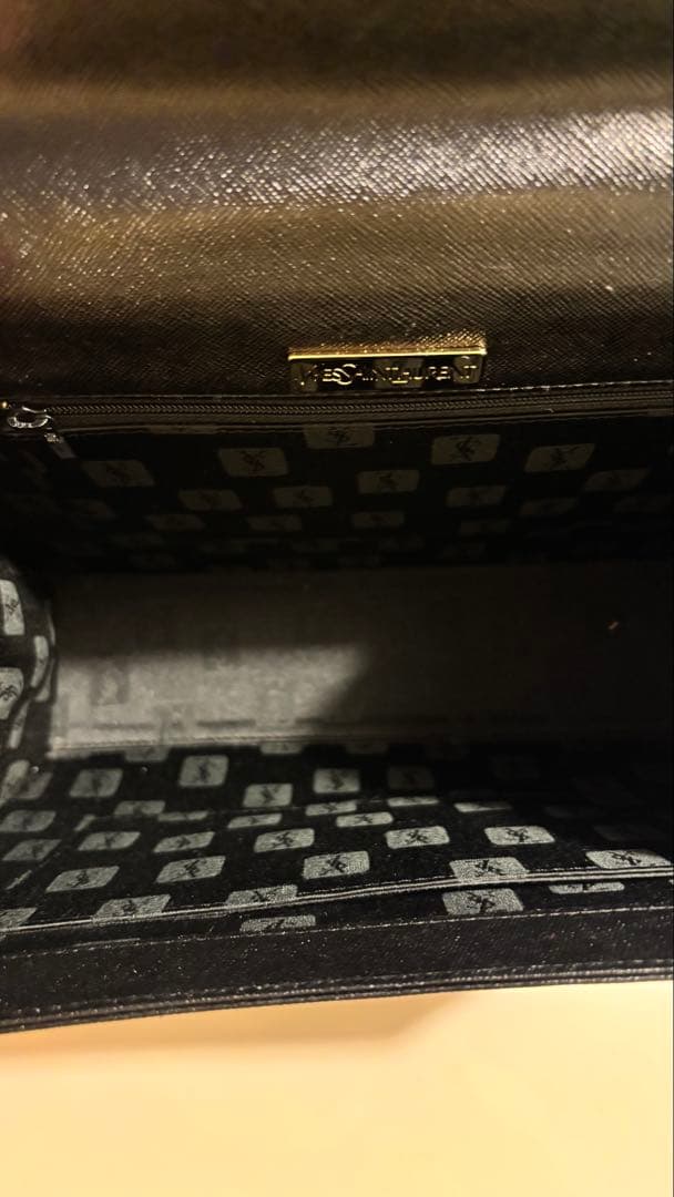 【極美品】Yves Saint Laurent ブラックハンドバッグ