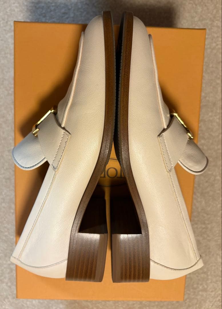 トッズ　Tタイムレスレザーローファー