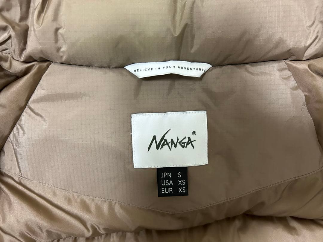 ラ*ン様 ナンガNANGAオーロラスタンドカラーダウンジャケット　ベージュ　Sサ