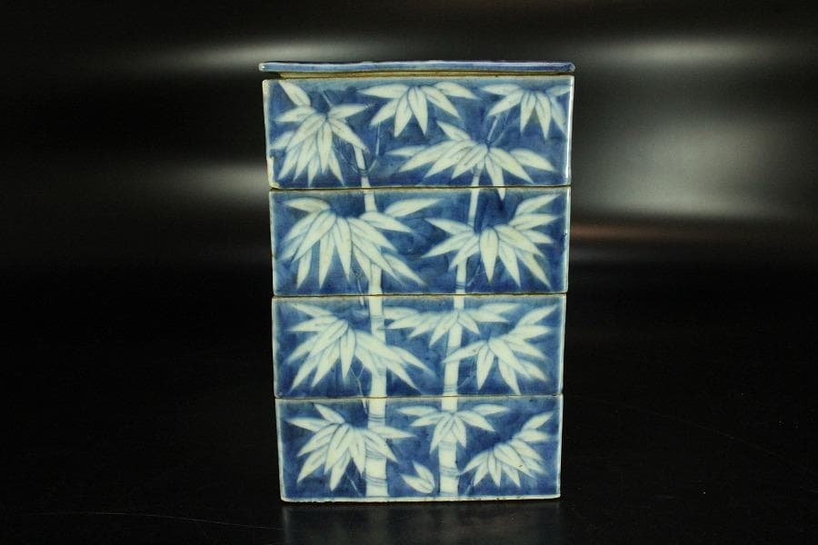 中国美術 青花 白抜 笹紋 段重 高18.5cm 清(K-LC670)