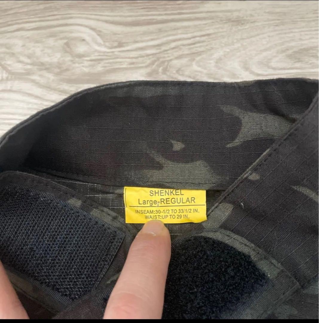 サバゲー特殊部隊セット　黒迷彩服、ベスト、ヘルメット、フェイスガード点、インナー