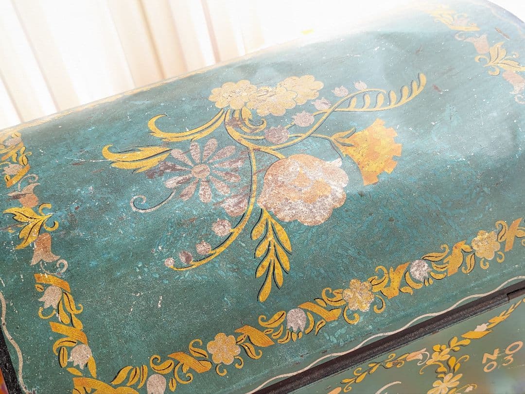 アンティーク　ティン缶　チョコレート＆キャンディボックス