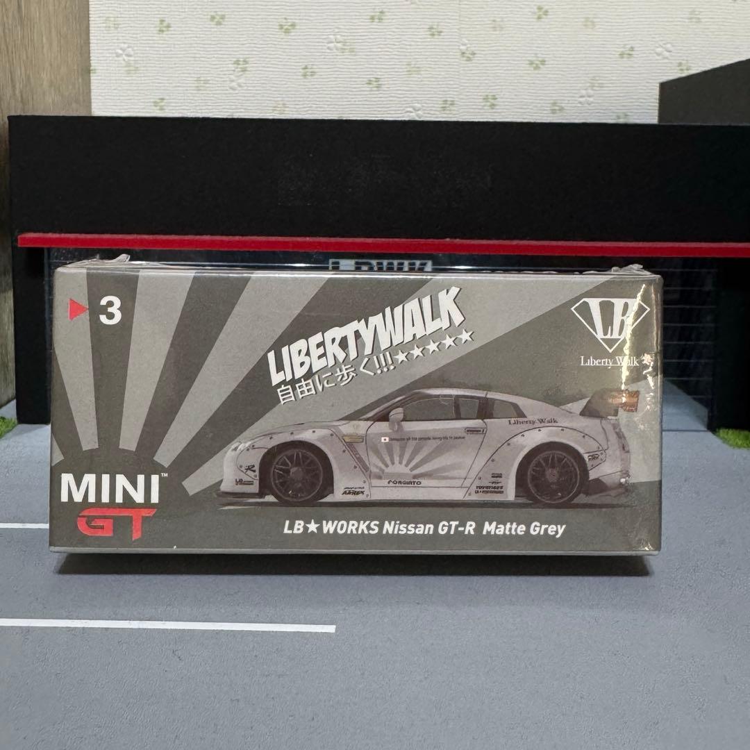 MINIGT 1/64　LBWK NISSAN GT-R（R35）　3