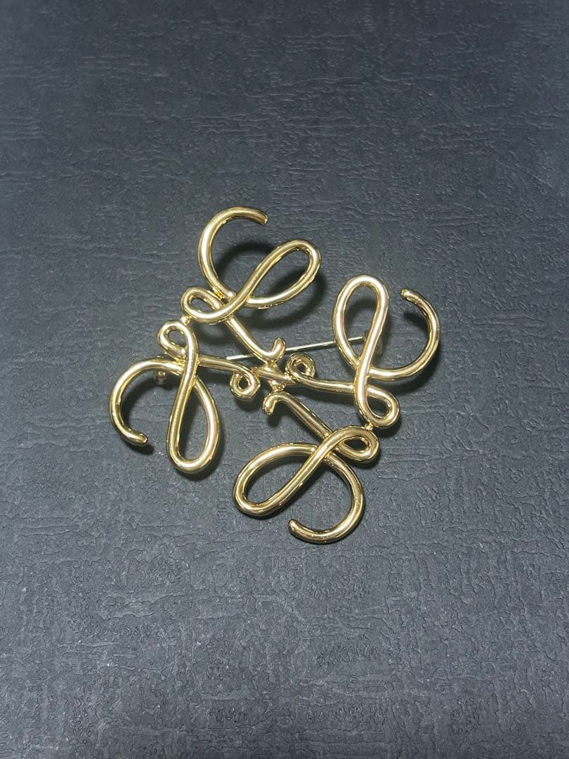 美品 LOEWE ロエベ アナグラム ブローチ (メタル)