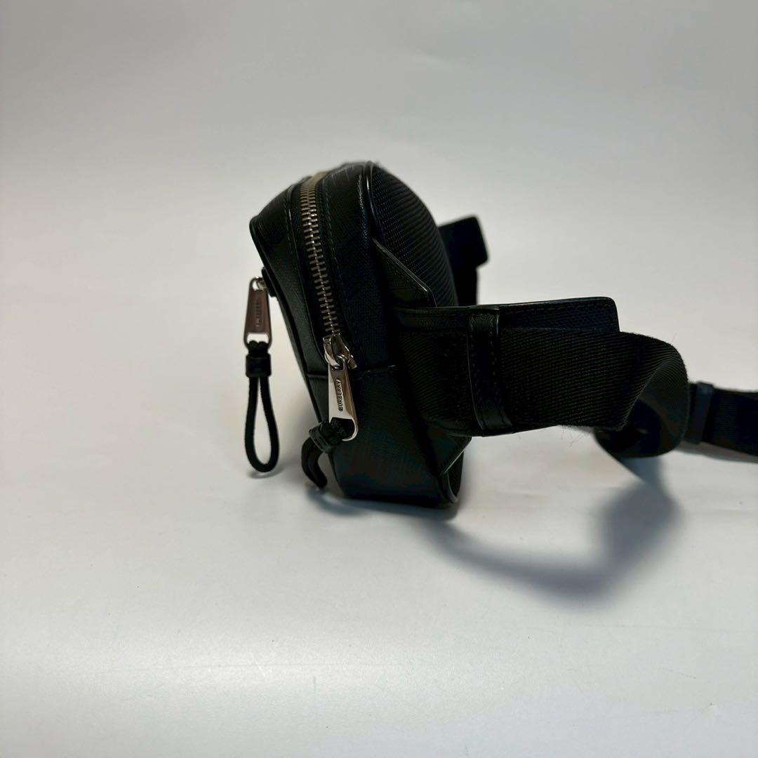 m92【未使用級】バーバリー　ロンドンチェック　PVC ボディバッグショルダー.