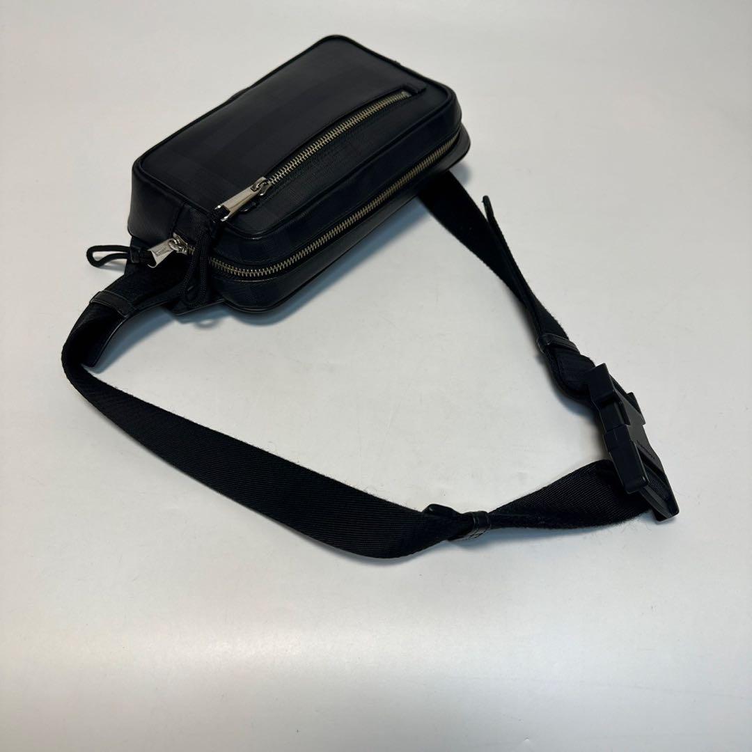 m92【未使用級】バーバリー　ロンドンチェック　PVC ボディバッグショルダー.