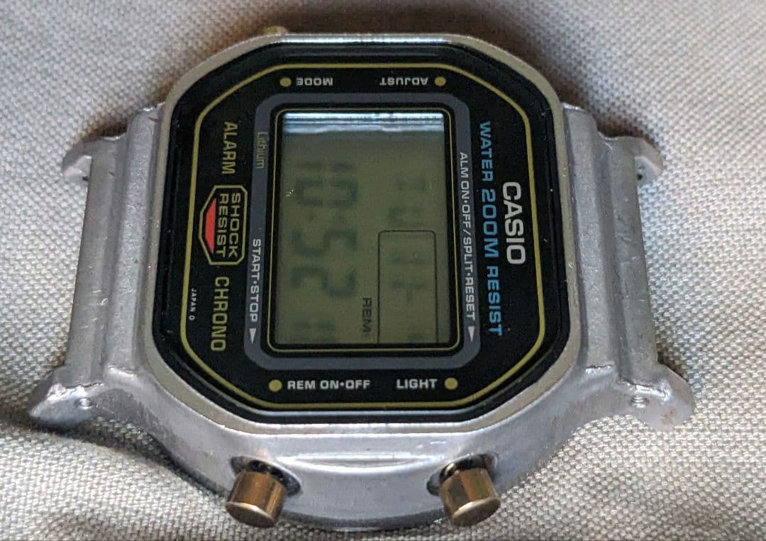 B*N様 DW-5600c-9v ゴールド 901 200m表示 フェイス面キズ