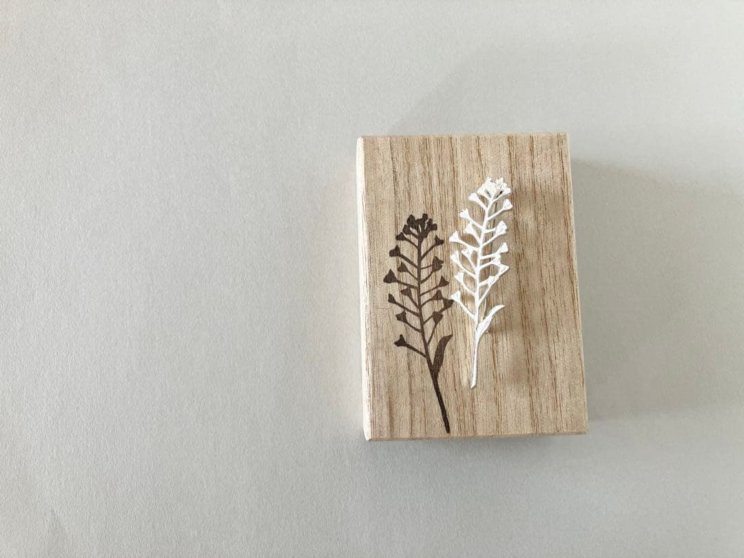 きたのまりこ　「スズナズナ」シルバーブローチ