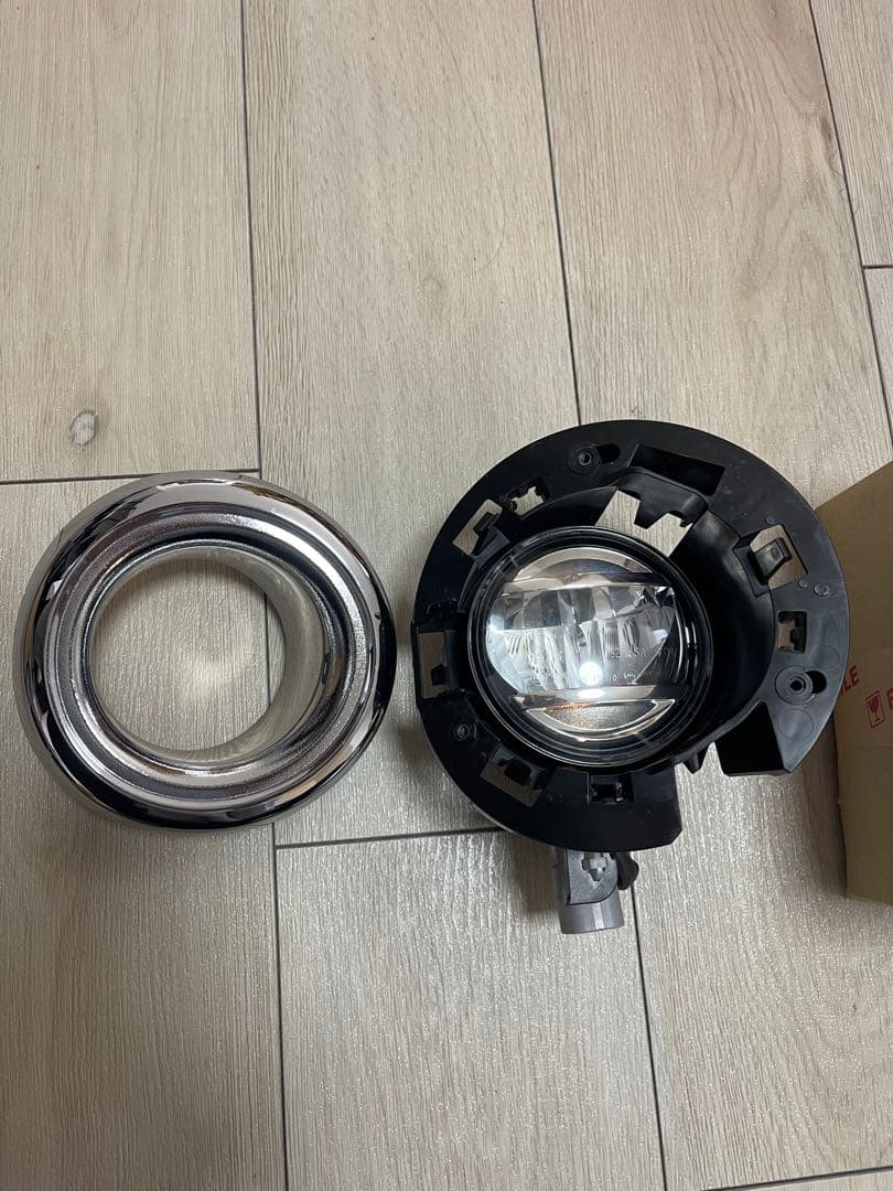 ムーヴキャンバスLA800SLA810S純正右フォグランプ フォグライトLED