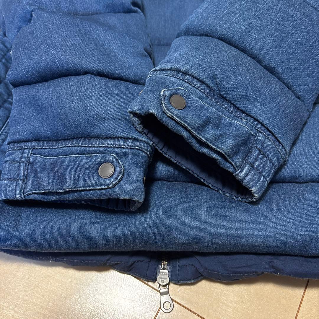 フード付きダークブルーダウンジャケット