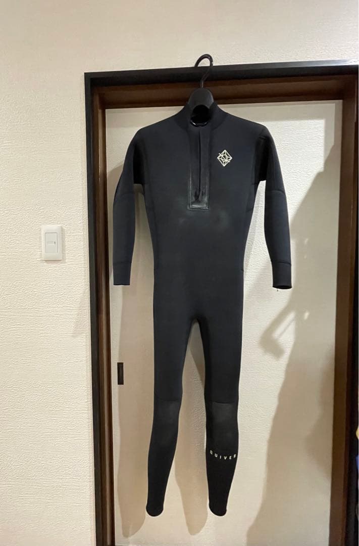 QUIVER (クイバーウエットスーツ) 3ミリフルスーツ　axxe