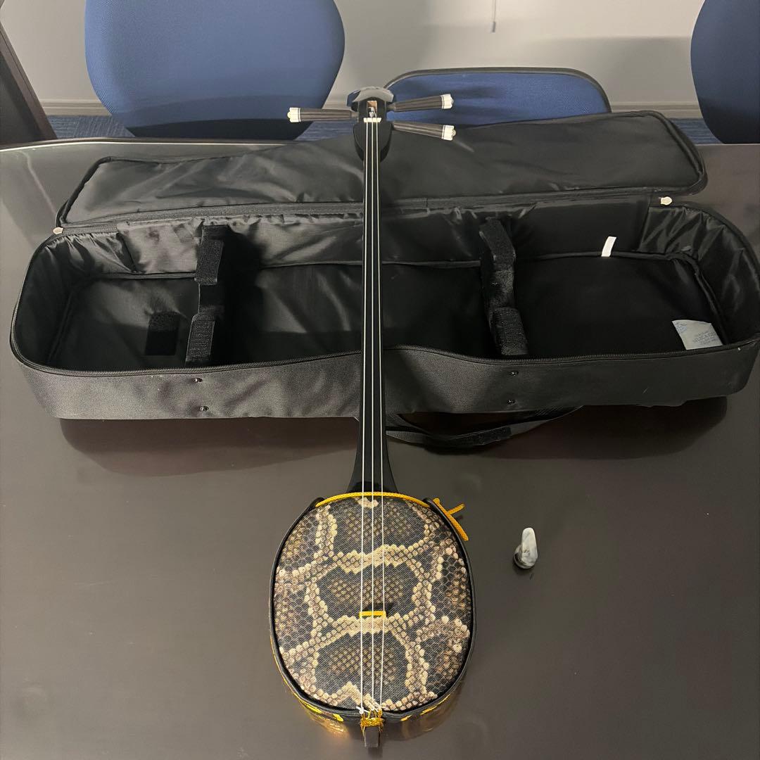 三線 本体 ヘビ皮 ケース付き