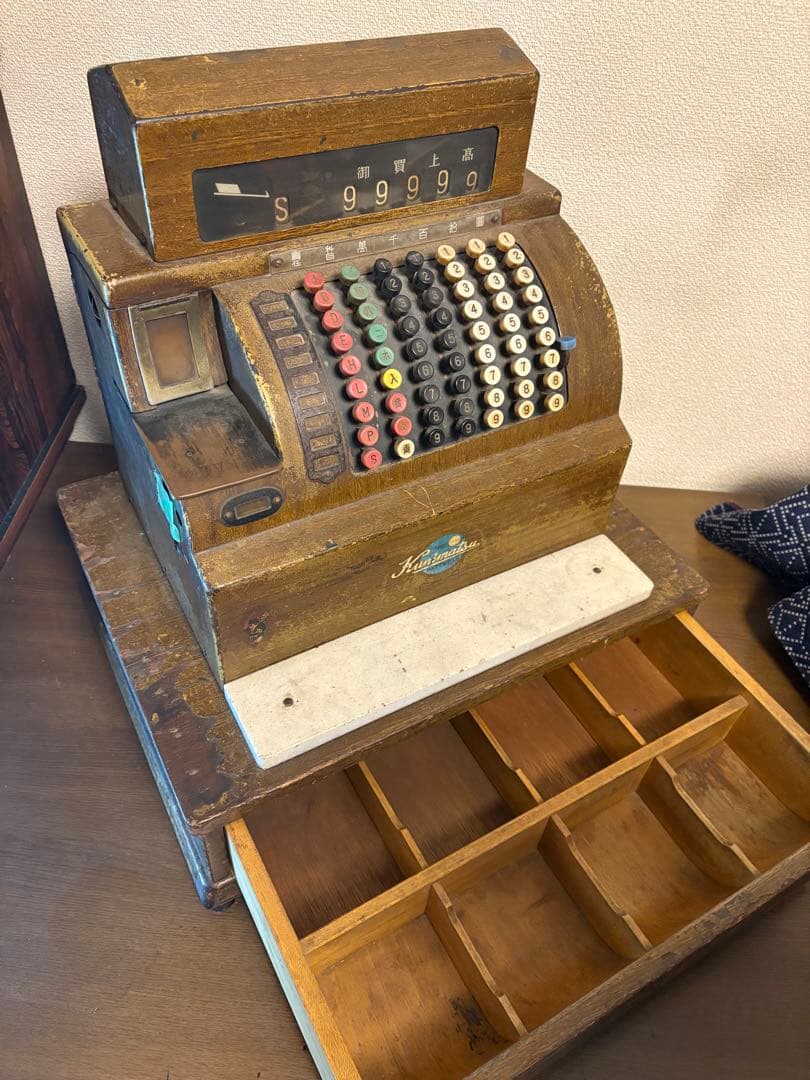 古い木製レジスター ハンドル付き