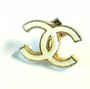 ヴィンテージ CHANEL クリームイエローxゴールド CCロゴ ピアス 刻印