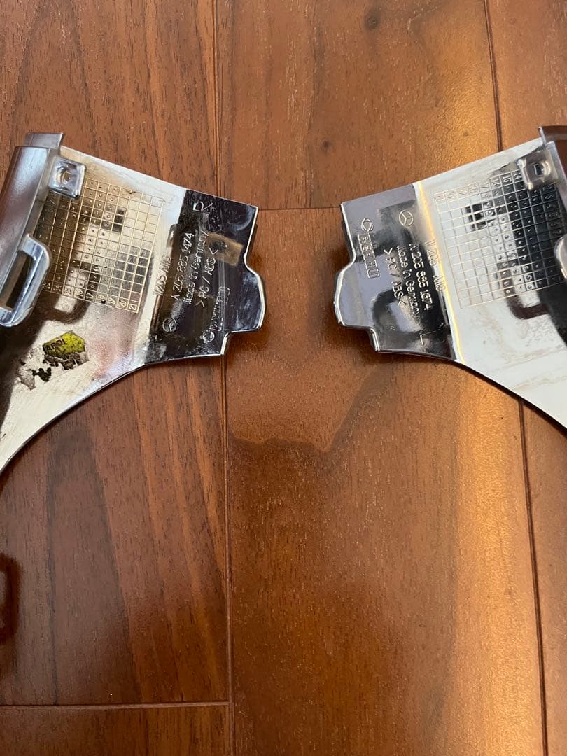 ベンツCクラスW205前期AMG純正フロントメッキモールセット