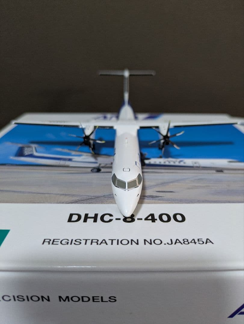 航空機・ヘリコプター ANA DHC-8-400 1:200