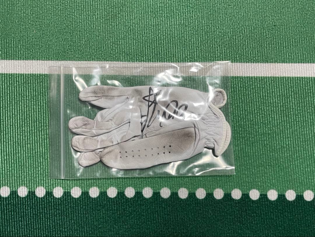 イボミ　直筆サイングローブ・ボール・キャップ　　セット　イ・ボミ