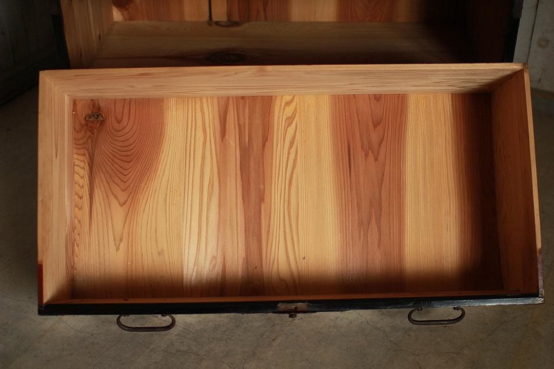 綺麗な打ち出し金具庄内箪笥　2段　タンス　収納　古家具　古民家　時代家具