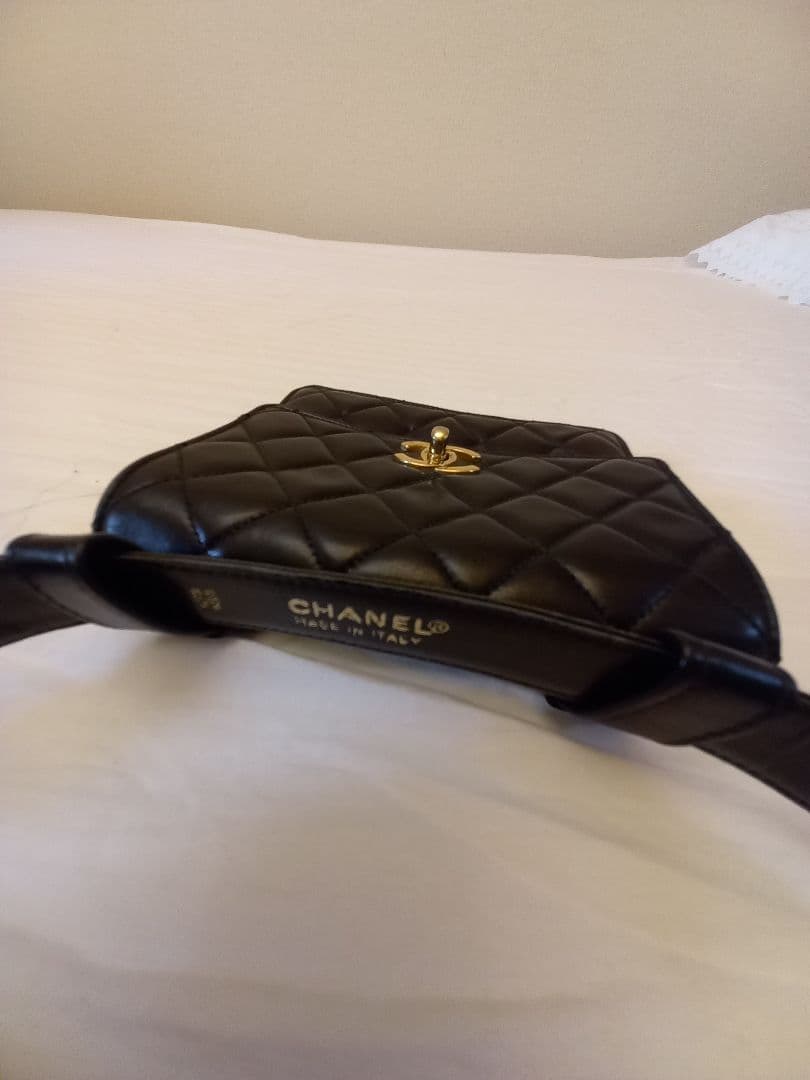 CHANEL ブラック ボディバッグ キルティング