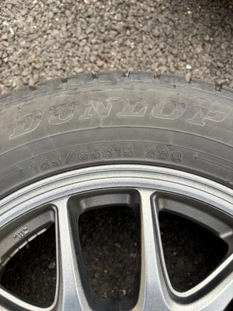 Yです。【送料込み】2021年製15インチアルミ付きスタッドレス 4本